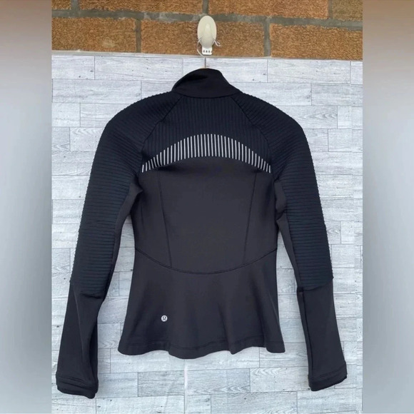 Lululemon Chill Going Strong Jacket size 4 - Picture 11 of 16